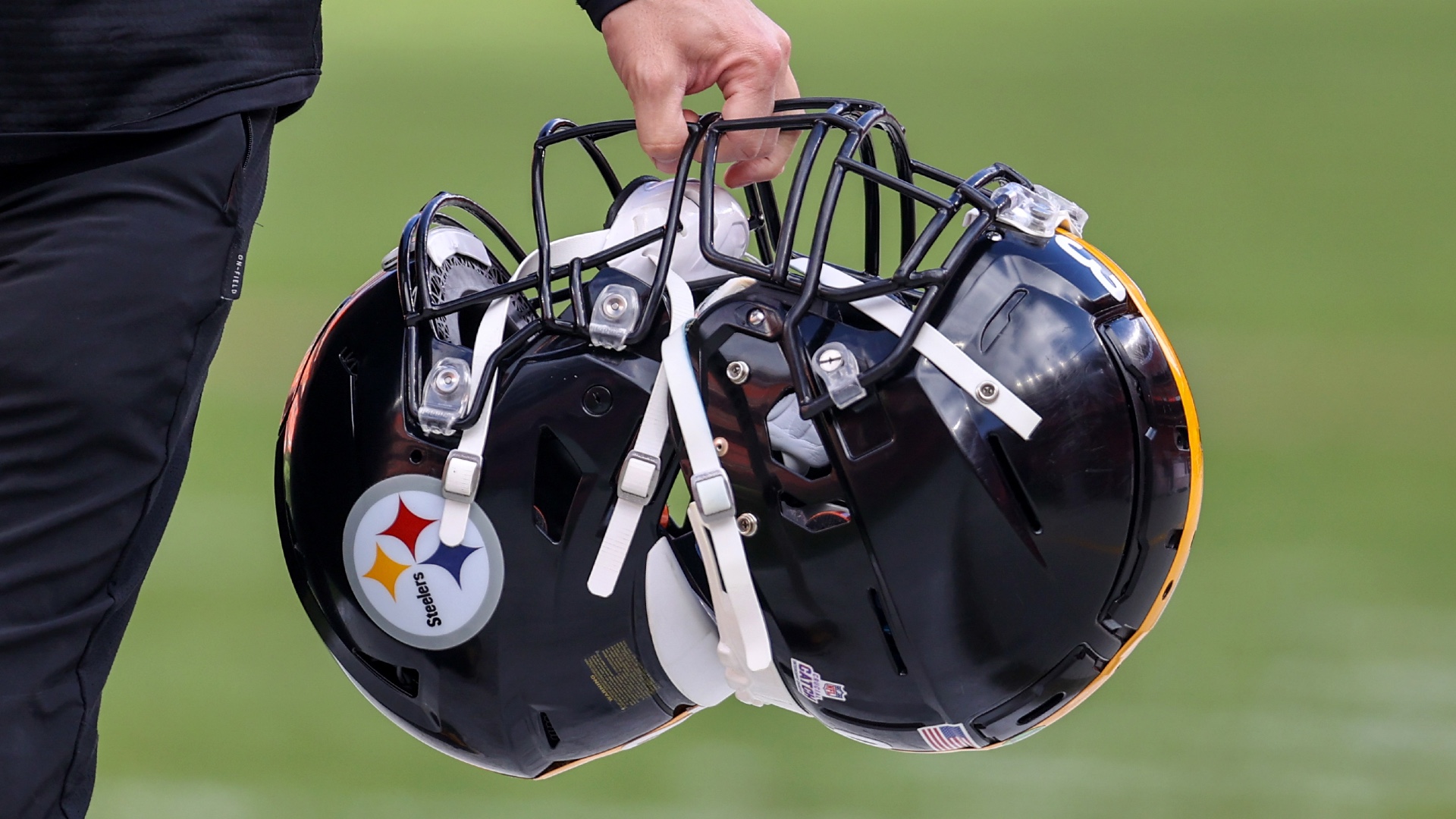 Why Steelers' logo is only on one side 