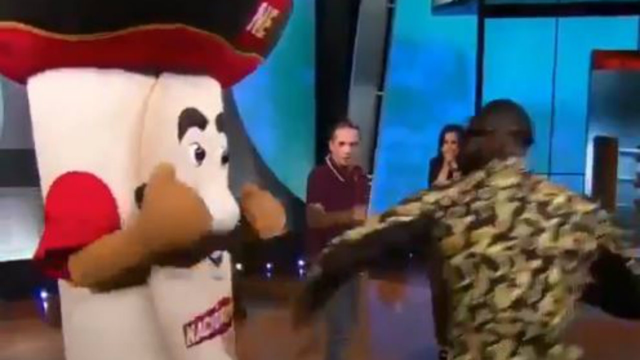 ヘビー級王者d ワイルダー 着ぐるみのアゴを折る スポーティングニュース ジャパン