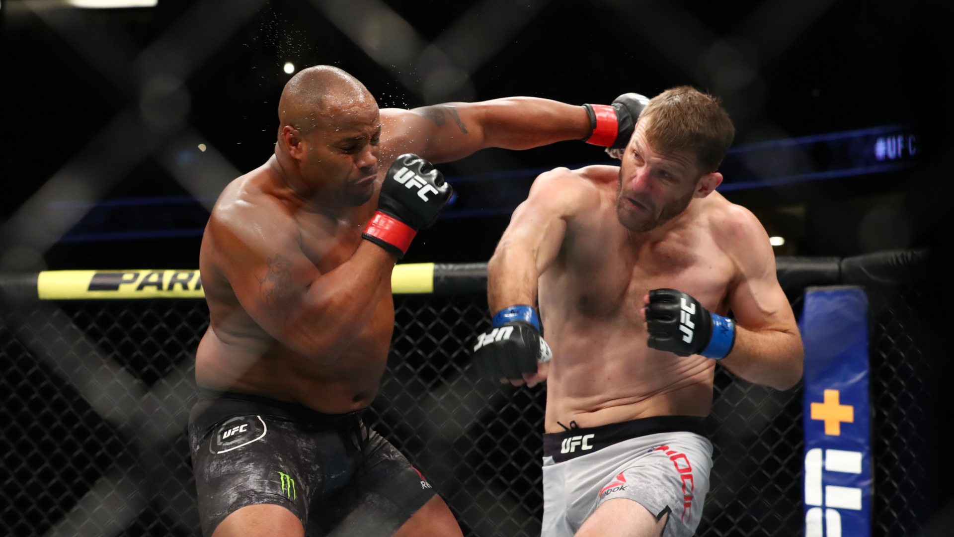 What channel is UFC 252 on tonight? PPV schedule, start ...