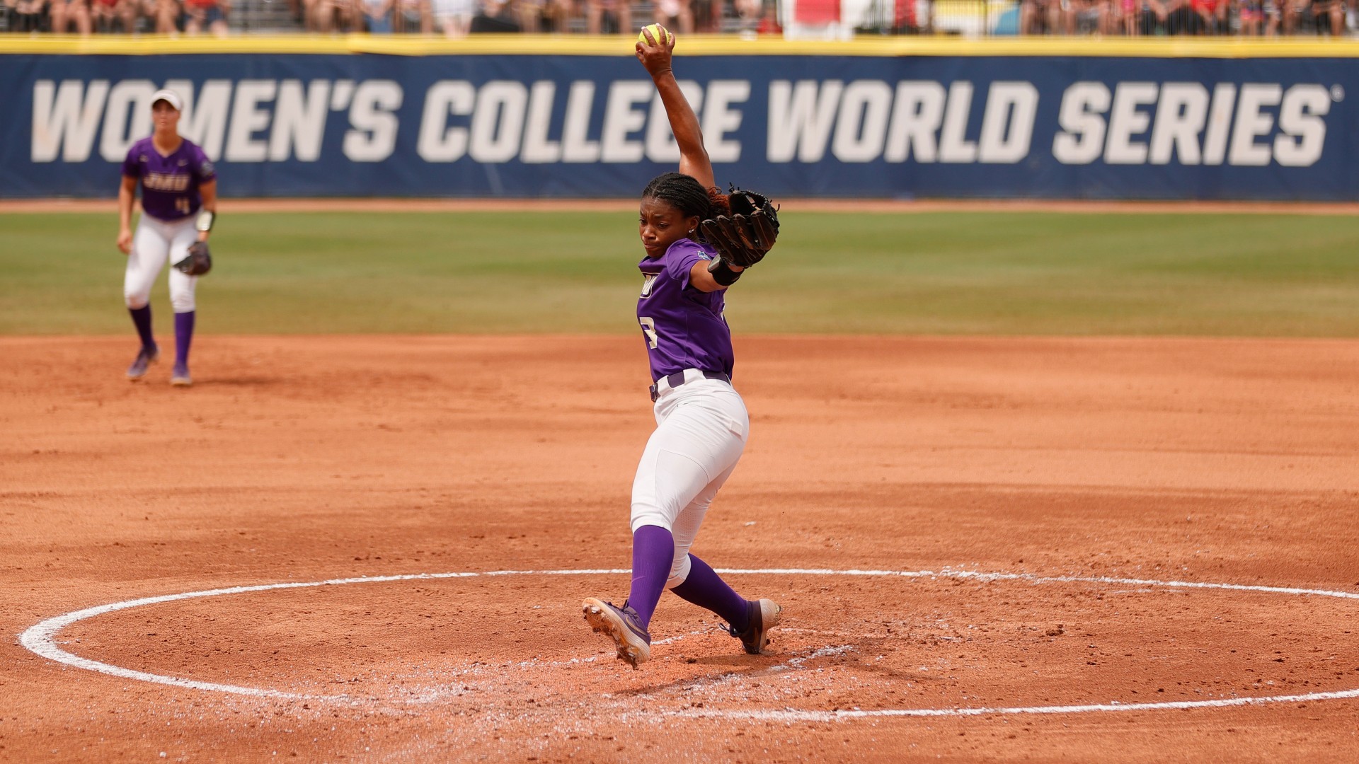 James Madison’s Odicci Alexander Receives Standing Ovation From Oklahoma At Start Of Women’s College World Series