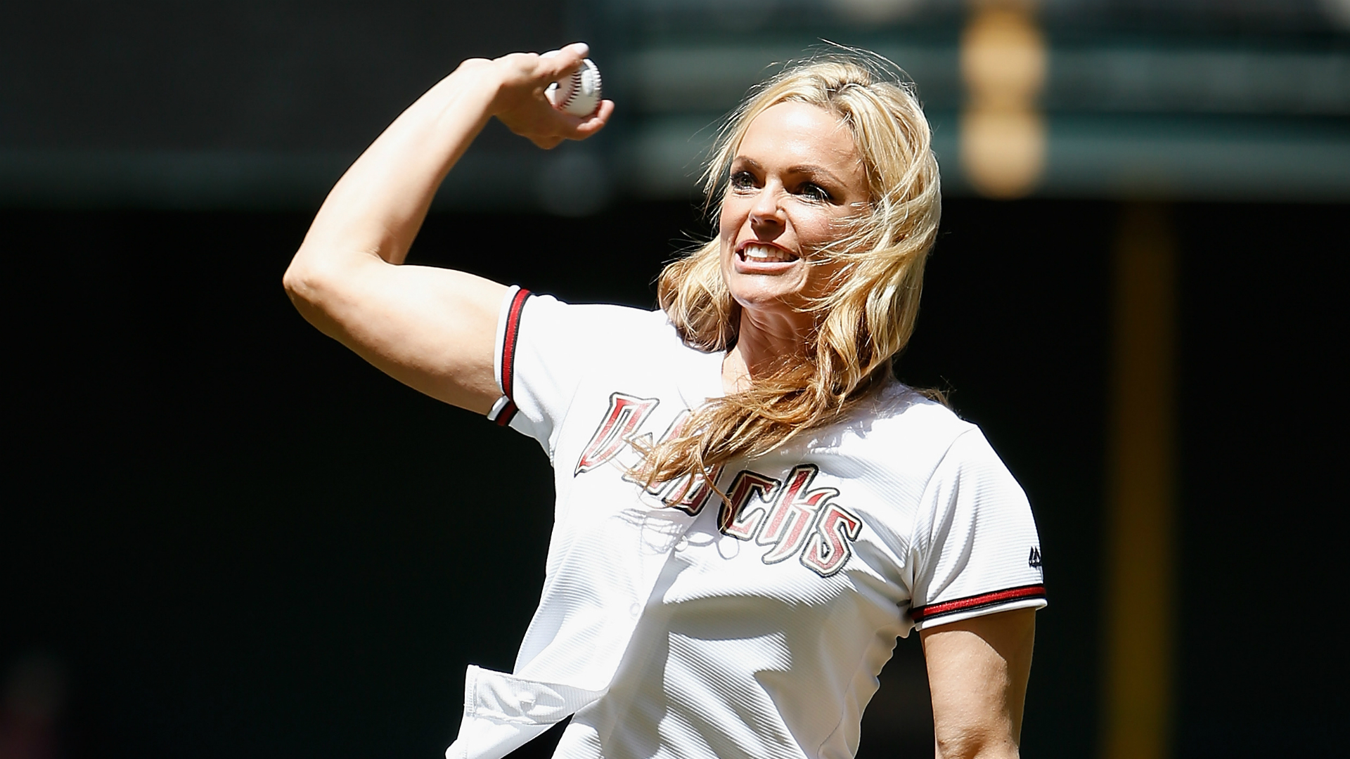 Jennie Finch the first woman to manage a pro baseball team