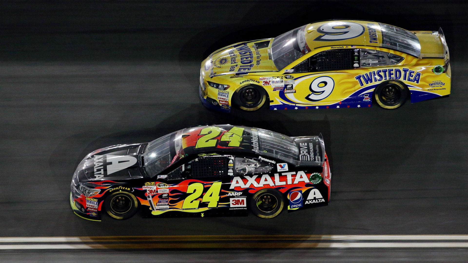 Dale Earnhardt Jr Picks Up Jeff Gordon S Sponsor For 2016