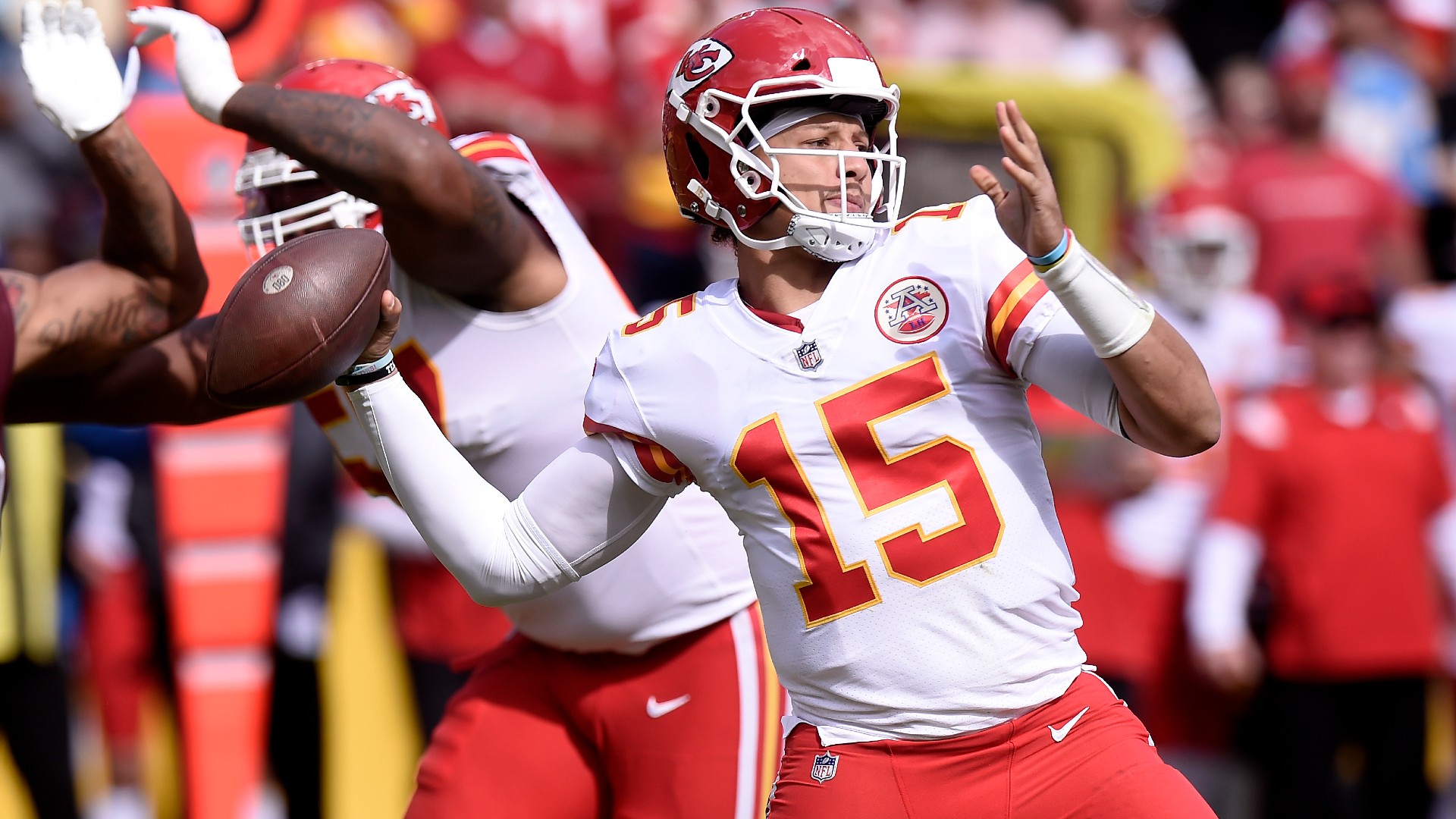 NFL picks, predictions against spread Week 10: Chiefs rip Raiders; Packers nip Seahawks; Cowboys, Bills rebound