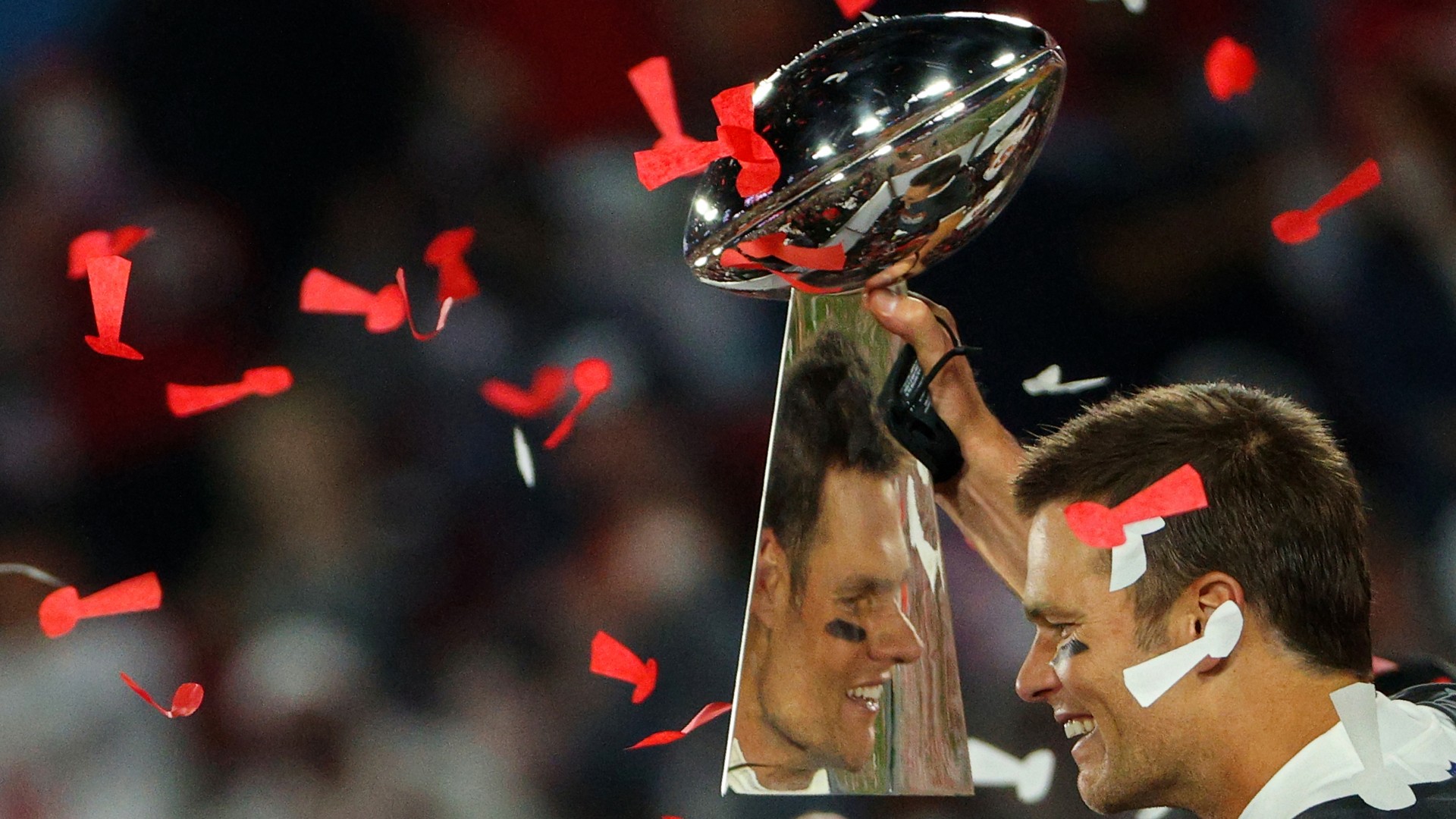 Tom Brady S Lombardi Trophy Toss Offends Daughter Of Trophy Builder Twitter Has No Sympathy For Her Sporting News Canada