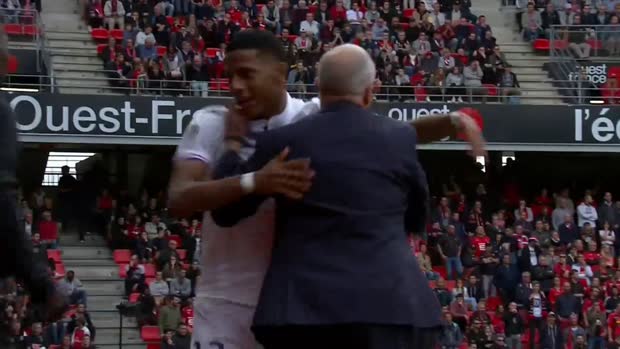 Schalke-Neuzugang Todibo: Sein erstes und einziges Profi-Tor in seiner Karriere